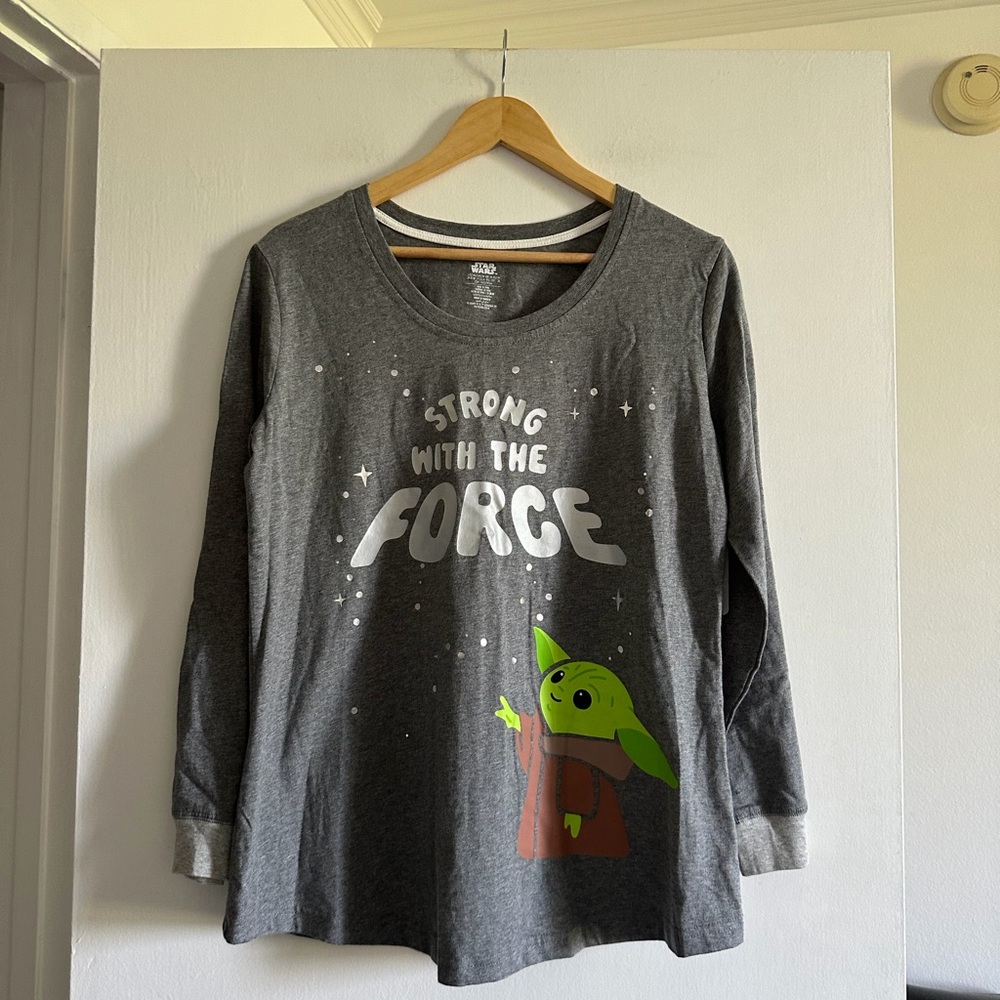 NWT Disney Star Wars Gray Grogu ‘Strong with the Force’ Long Sleeve Sleep Shirt - Picture 2 of 6